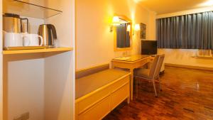 Postel nebo postele na pokoji v ubytování Aloha Hotel Roxas Boulevard Manila