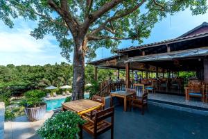 Ein Garten an der Unterkunft Camia Resort & Spa