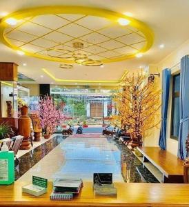 a large swimming pool in a large room at Anh Tuấn Hotel & Coffee - Pleiku, Gia Lai in Pleiku