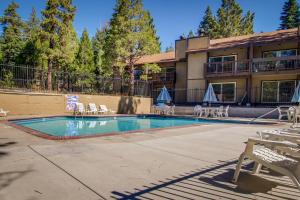 Πισίνα στο ή κοντά στο High Sierra Hideaway