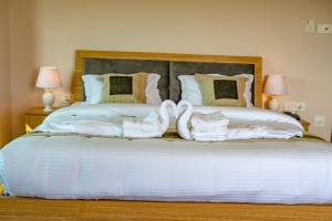 Voodi või voodid majutusasutuse Lumbini Five Elements Hotel toas