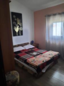 Cama ou camas em um quarto em Apartments Visnja - 10 meters to the sandy beach