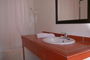 a bathroom with a sink and a mirror at Alojamento Pero Rodrigues in Alandroal