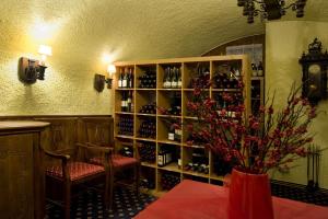Foto de la galeria de Borgo dei Poeti Romantik Hotel a Manerba del Garda