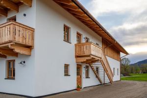 a house with wooden balconies on the side of it at Ferienwohnungen zum Nigglhof in Wackersberg