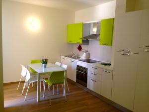 A kitchen or kitchenette at Tempo Di Sole con Serv Spiaggia