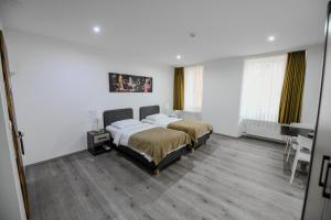 Postel nebo postele na pokoji v ubytování Hotel de France