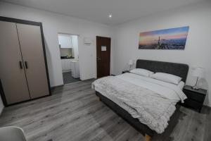 Postel nebo postele na pokoji v ubytování Hotel de France