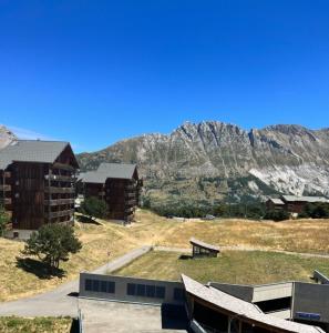 a view of a resort with mountains in the background at Residence bois d'aurouze pied des pistes in Le Dévoluy