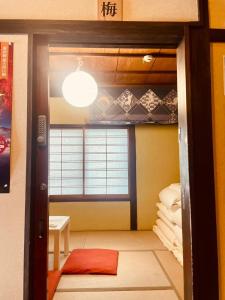 a small room with a window in a room at SAMURISE KURA in Fujikawaguchiko