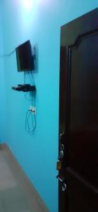 TV a/nebo společenská místnost v ubytování Hotel aasra guest house