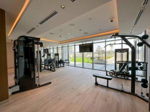 Fitness centrum a/nebo fitness zařízení v ubytování Primestay - Al Meydan, Creek Vista Reserve B 1BR