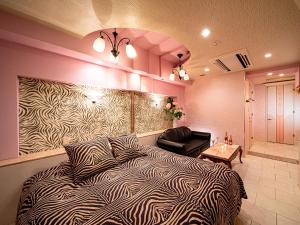 Postel nebo postele na pokoji v ubytování Roselips Tsuruhashi ローズリップス鶴橋adult only