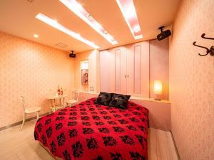 Postel nebo postele na pokoji v ubytování Roselips Tsuruhashi ローズリップス鶴橋adult only