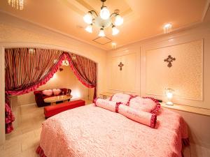 Postel nebo postele na pokoji v ubytování Roselips Tsuruhashi ローズリップス鶴橋adult only