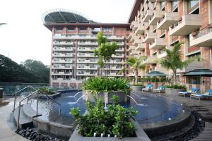 Bazén v ubytování ITC Gardenia, a Luxury Collection Hotel, Bengaluru nebo v jeho okolí