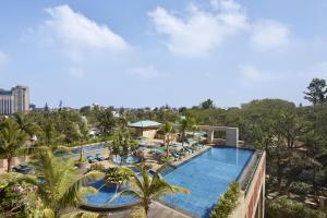 Bazén v ubytování ITC Gardenia, a Luxury Collection Hotel, Bengaluru nebo v jeho okolí
