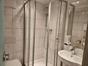 Koupelna v ubytování Gasthof-Pension Alt Kirchheim