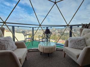 Χώρος καθιστικού στο Brooch Boutique Hotel