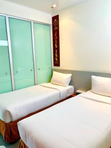 Katil atau katil-katil dalam bilik di JOIN INN HOTEL Jebel Ali, Dubai - Formerly easyHotel Jebel Ali