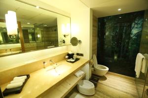 Koupelna v ubytování ITC Gardenia, a Luxury Collection Hotel, Bengaluru