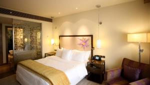 Postel nebo postele na pokoji v ubytování ITC Gardenia, a Luxury Collection Hotel, Bengaluru