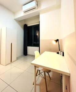 a small room with a table and a lamp at Damen's 2BR Cozy Corner Near Sunway in Subang Jaya