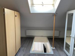 an attic room with a skylight and a room with a floor at Hollandse Nieuwe in Katwijk aan Zee