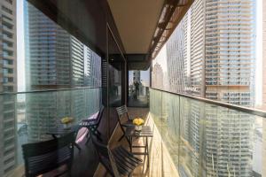 Balkón nebo terasa v ubytování Luton Vacation Homes - Tranquil 2BR Haven in the Heart of Dubai Marina- 28AB04