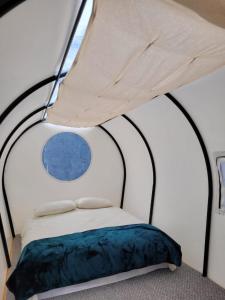 a bed in a room with a canopy at Carul cu Stele-Glamping 