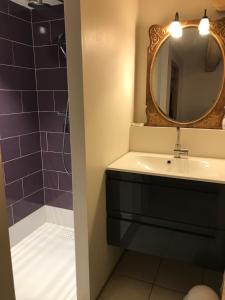 Bilik mandi di GITE LES PETITS GALETS Bourgogne du Sud +35 gambar