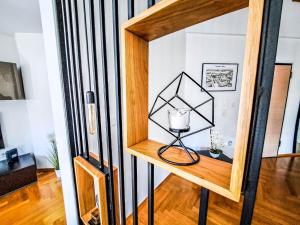Uma televisão e/ou sistema de entretenimento em Lofty