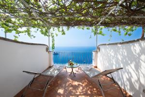 a balcony with a table and a view of the ocean at Il Barilotto in Positano