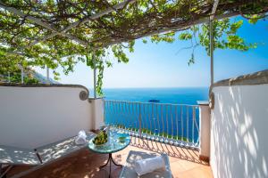 a balcony with a table and a view of the ocean at Il Barilotto in Positano