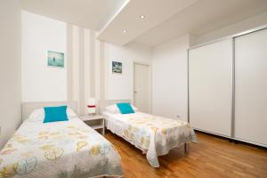 Posteľ alebo postele v izbe v ubytovaní VILLA MILLA with private pool, jacuzzi, sauna, gym, max. 8 person + 37 fotografií