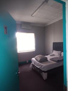 Ein Bett oder Betten in einem Zimmer der Unterkunft Prime Guest Inn