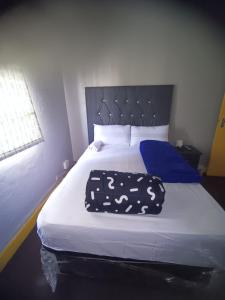 Säng eller sängar i ett rum på Prime Guest Inn