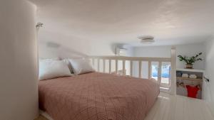 Postel nebo postele na pokoji v ubytování Floras Rooms