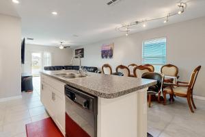 Gallery image of Pond View Place in Sun City Center +21 photos