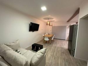 a living room with a couch and a table at Casa impecable con Pileta, Garage in Azul