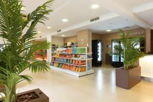 a grocery store with palm trees in the aisle at Hotel Pabisa Chico in Playa de Palma