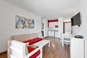 TV a/nebo společenská místnost v ubytování Apartamentos Pabisa Orlando