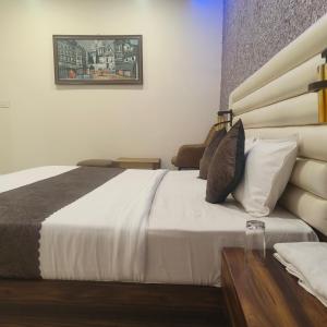Fotografie z fotogalerie ubytování Hotel Royal v destinaci Rājpura + 38 fotografií
