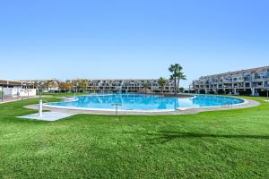 an empty swimming pool in front of a building at Panorámica Golf Resort in Sant Jordi