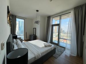 ภาพในคลังภาพของ Amna tower with a beautiful view and a chic style ในดูไบ