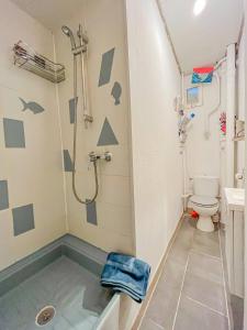 a bathroom with a tub and a toilet at Plage des catalans appart 4 personnes in Marseille