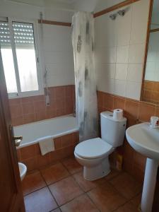Koupelna v ubytování Aldeas De Aquamarina Phase II, Ground Floor Apartment