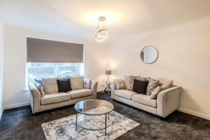 A seating area at Central City Hideaway - Luxury 2 Bed city centre Apartment