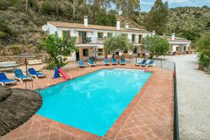 an image of a swimming pool in front of a house at Padre Aviles in Olías