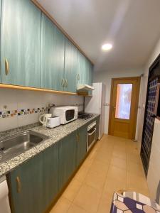 A kitchen or kitchenette at Playa Paraiso 27E